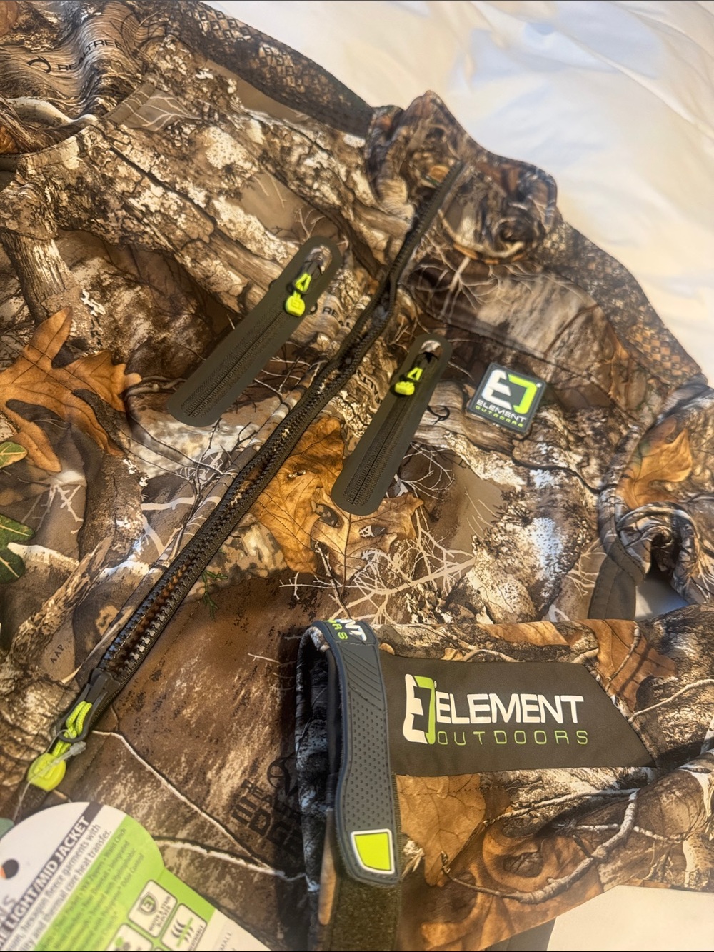 Realtree Camo Performance Jacket in Brown and Green - Picture 3 of 3